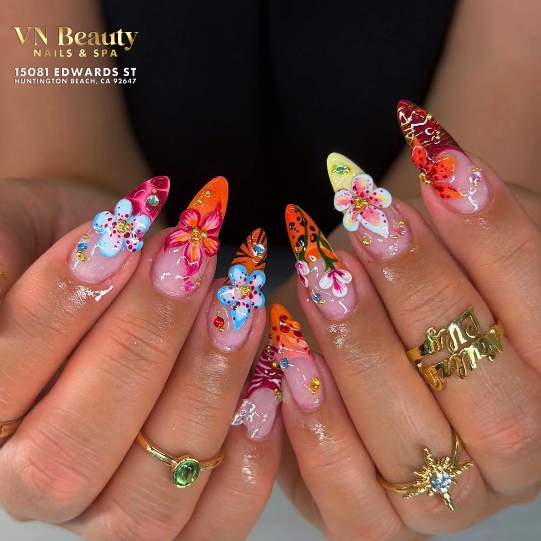 Trending July Nail Ideas